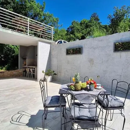 Apartment Melone 2 Dramalj By Guide *